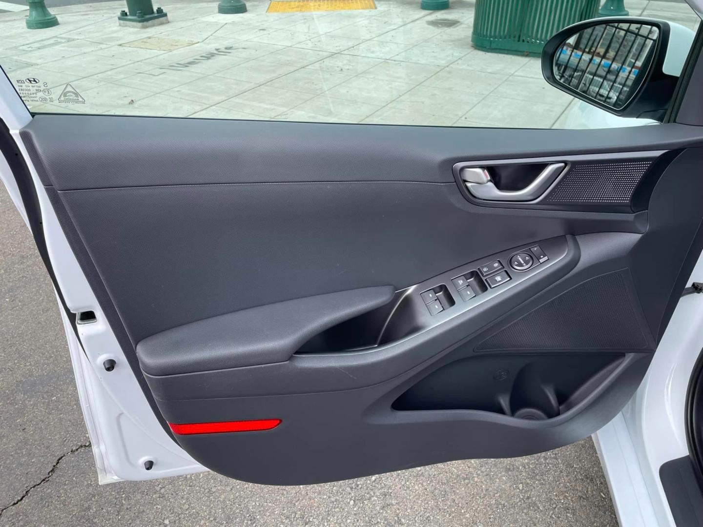 2022 WHITE /GRAY Hyundai Ioniq Plug-In Hybrid (KMHC65LD1NU) , located at 744 E Miner Ave, Stockton, CA, 95202, (209) 944-5770, 37.956863, -121.282082 - Photo#4